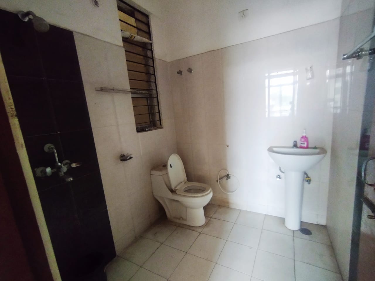 Unfurnished 3bhk in Ganesh Mandir Road, Jayanta Nagar, Noonmati, Guwahati, Assam, India for Rent